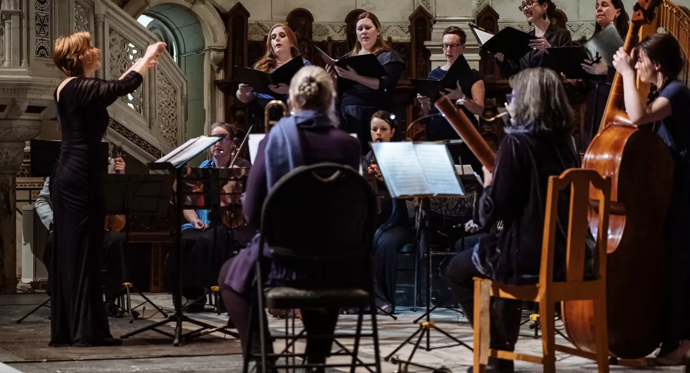Suzie LeBlanc dirigeant le Studio de musique ancienne de Montréal
